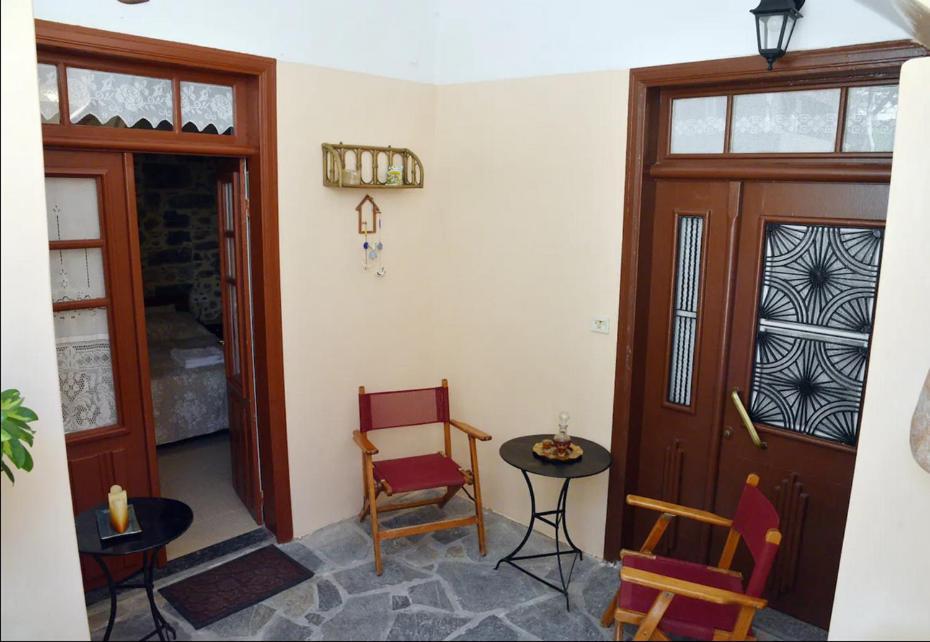 Traditional Residence With Terrace Latsida Exteriör bild